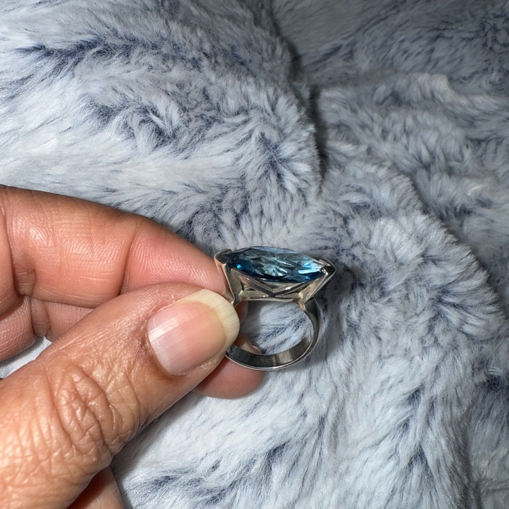 Elegant Marquise shaped Blue Stone Sterling Silver Ring approx 4 1/2-5 - Picture 5 of 13